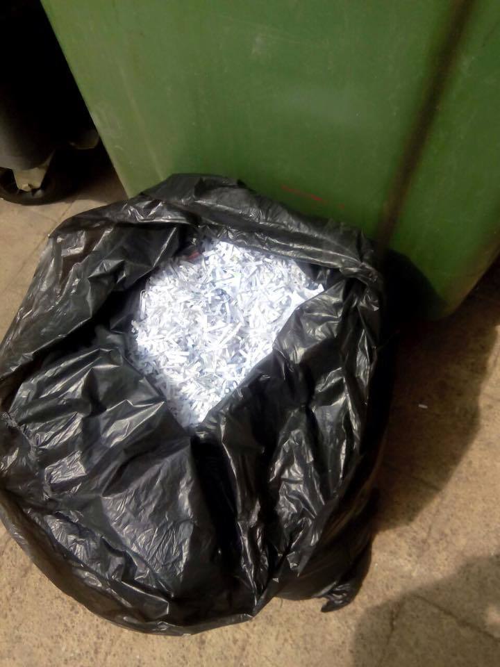 Uno de los documentos íntegros rescatados de la basura