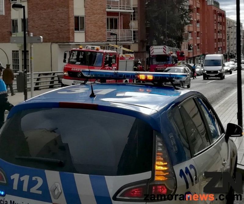 Tráfico condicionado en sentido subida de la Avenida de Portugal por actuación de los Bomberos