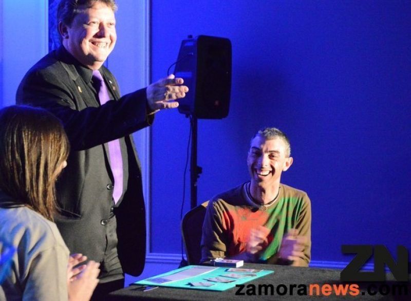 Henry Evans deja estupefacto al público tras su espectáculo de magia