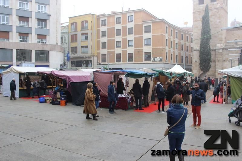 Bufandas, gorros y guantes serán los protagonistas del Mercado Navideño con estas temperaturas