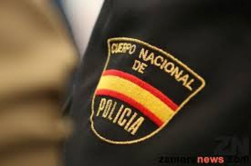 La Policía Nacional localiza a un varón semiinconsciente en su domicilio y evita su muerte