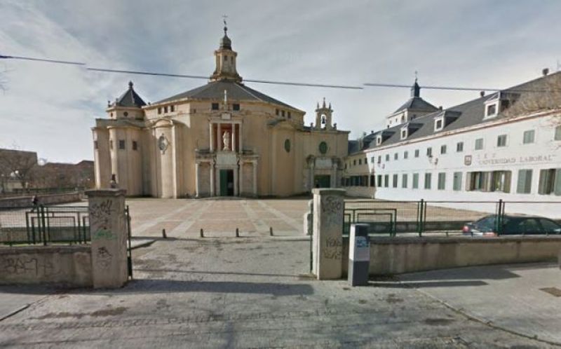 Cientos de jóvenes se organizan a través de las redes para homenajear a sus compañeros fallecidos en Picos de Europa
