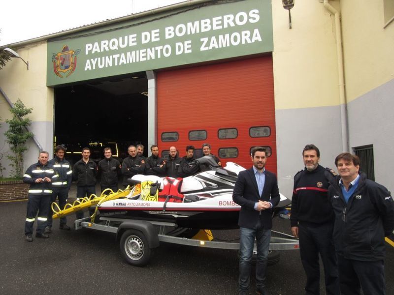 Una moto de agua Yamaha VX forma parte del nuevo equipamiento de salvamento acuático en el parque de Bomberos de Zamora