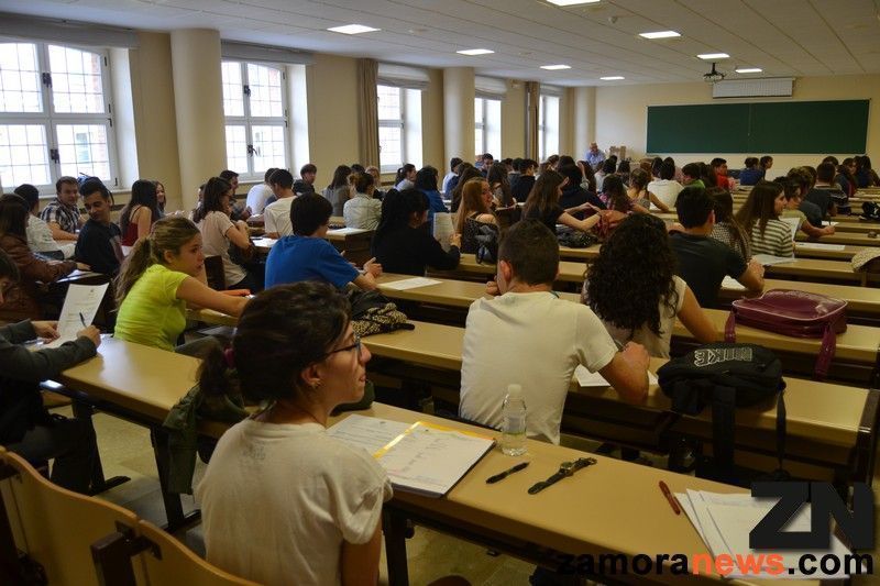 Los universitarios de Castilla y León ya pueden solicitar su beca desde hoy, tienen un mes para hacerlo