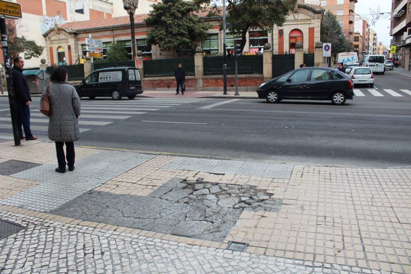 El lunes se cortará el acceso a Flores de San Torcuato por las obras de reparación en la acera de Alfonso IX