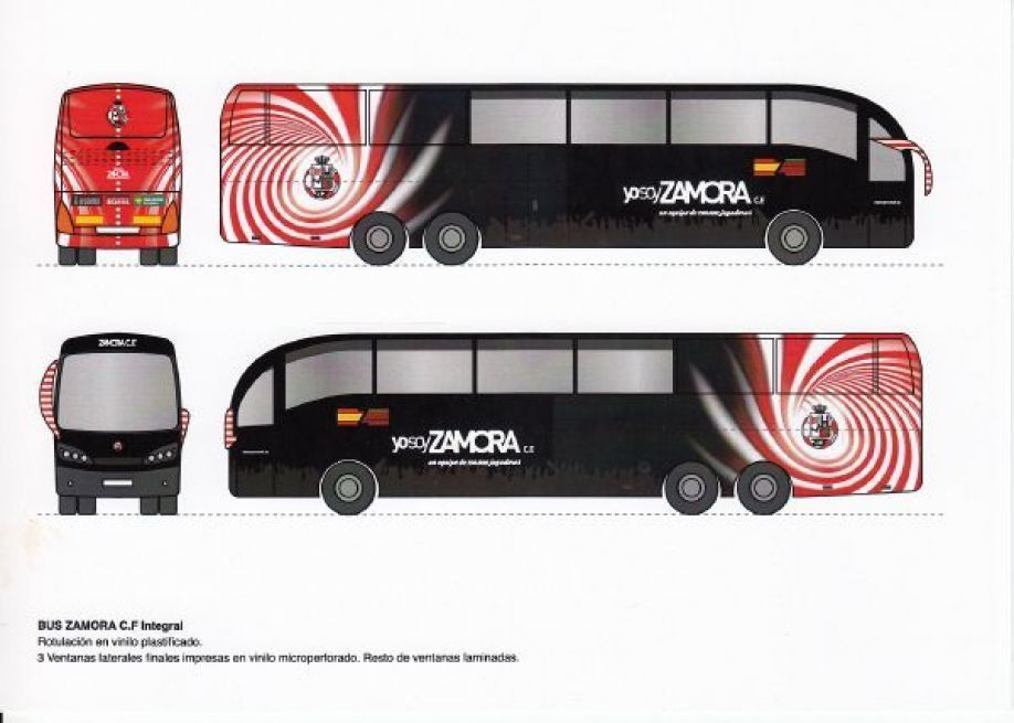El bus con el escudo no oficial del Zamora CF.
