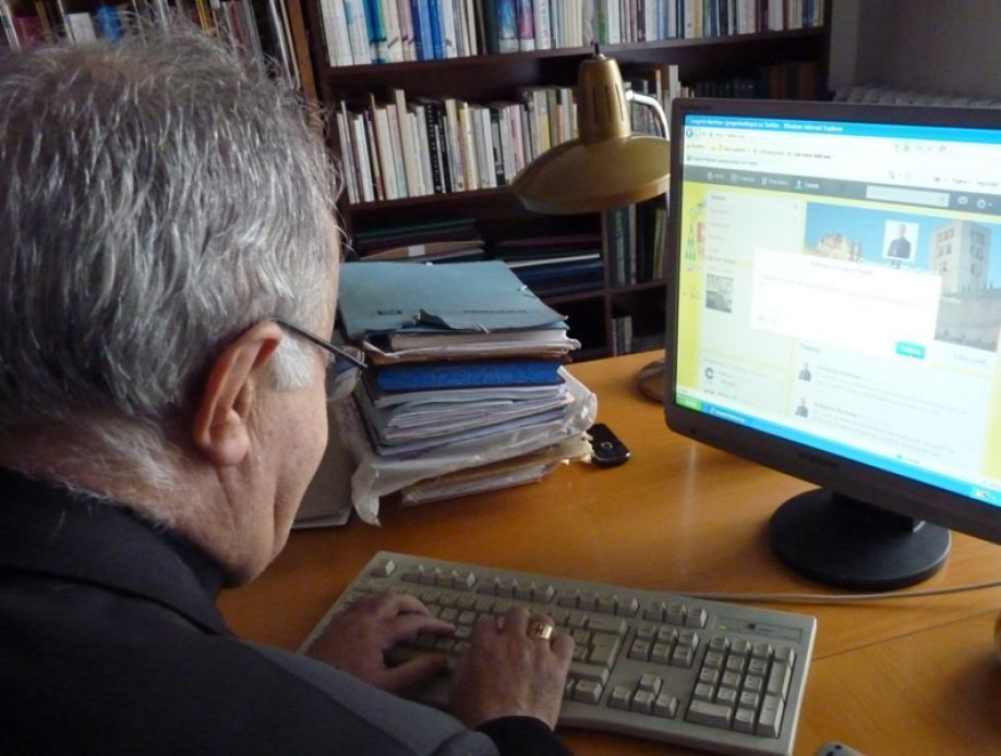 El Obispo publicando su primer tweet.