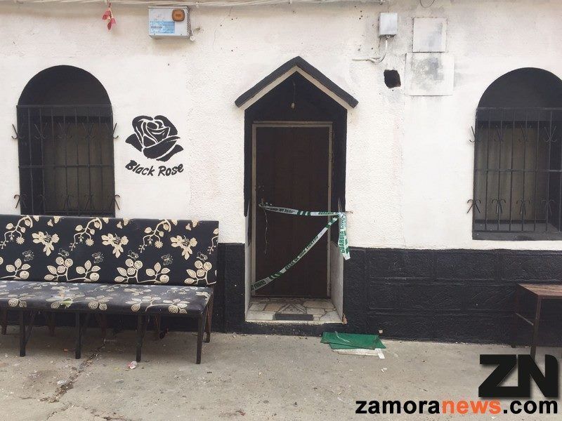 Fachada del Black Rose, cuyo suelo se hundió la pasada Nochevieja (Foto: Rafa Lorenzo)