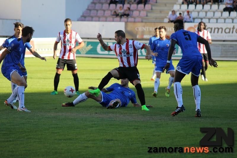 El Zamora CF gana al líder el Salmantino 2-1 en casa en un partido de garra y empuje rojiblanco
