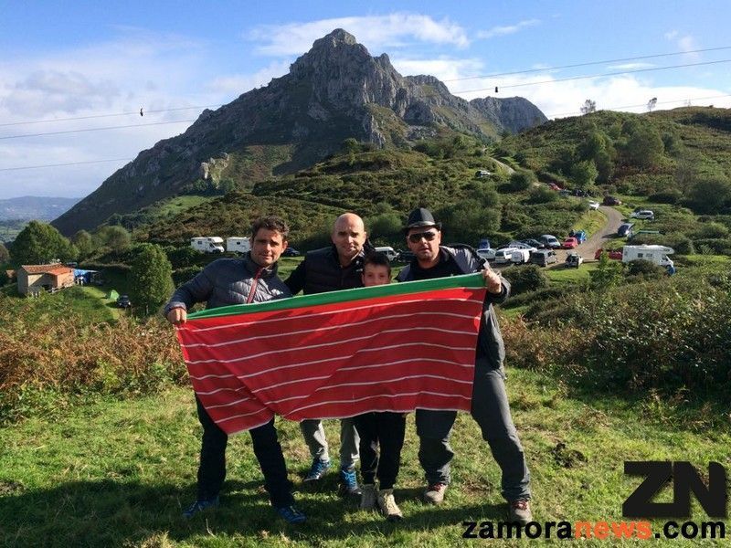 Zamoranos en el Angliru