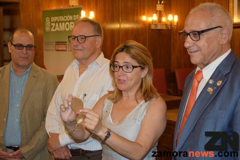 Zamora es condecorada con la medalla de las cuatro sinagogas de la comunidad sefardí de Jerusalén