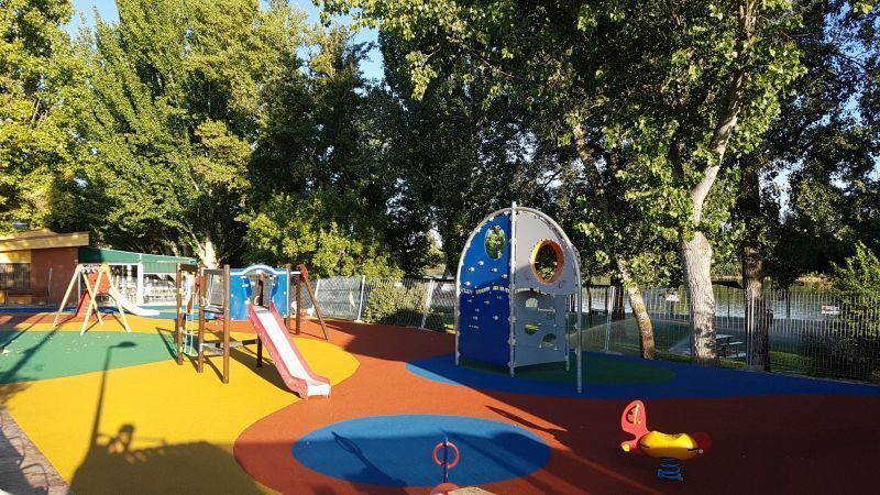 Hoy se abren al público los parques infantiles de Obispo Nieto y los Pelambres