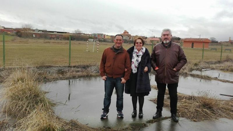 El procurador José Ignacio Delgado y la alcaldesa de Matilla de Arzón solicitan fondos para recuperar la zona deportiva del Salinar