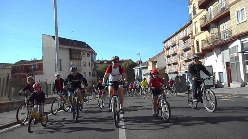 Pedalea en el día Mundial de la bicicleta