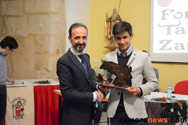 José Luis Prieto con el triunfador del Bolsín, Manuel Diosleguarde (Foto: Paco Colmenero)