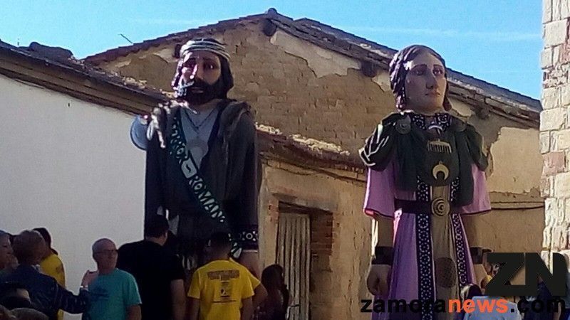 Pasacalles, gigantes y gigantillas para la fiesta del Ofertorio en Villaralbo