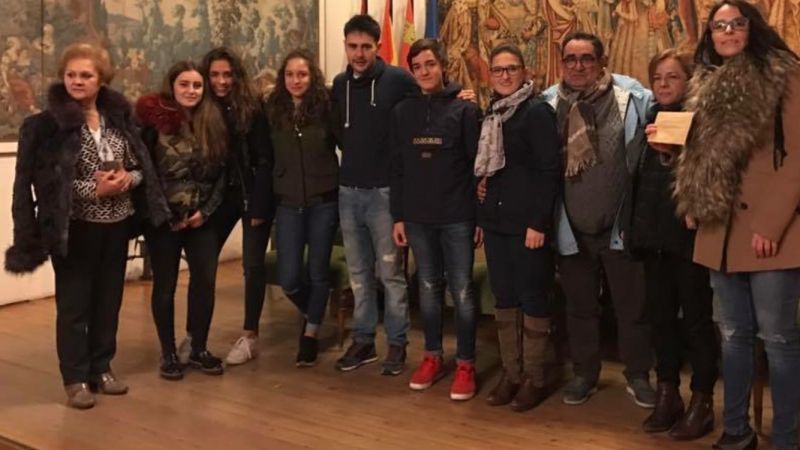 Donan el 3er premio del concurso de belenes de Toro a AFA Zamora