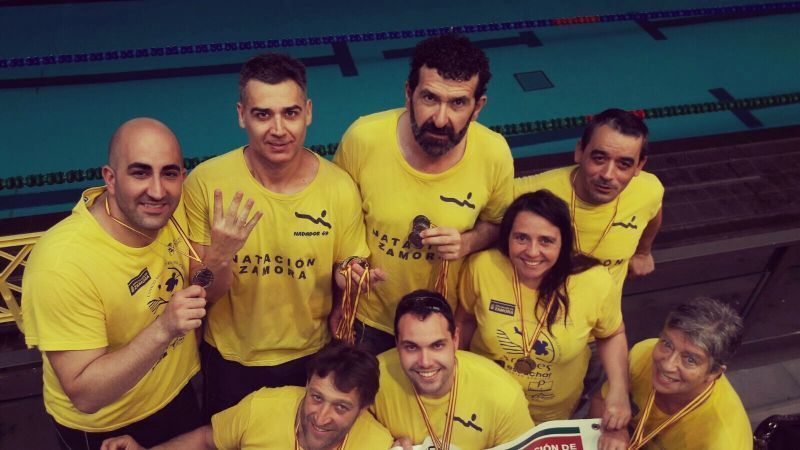Estupenda cosecha de medallas: 7 oros, 6 platas y 5 bronces para el Club Natación Zamora