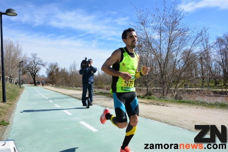 Jorge Rodriguez con un amplio margen y Verónica Sánchez inscriben sus nombres como ganadores en la Media Maratón de Zamora