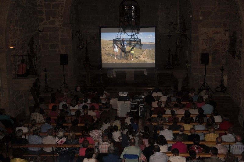 Los sayagueses homenajean a los antepasados de Argusino en Villar del Buey