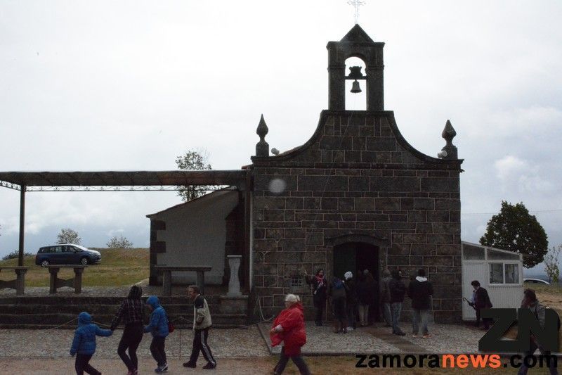 La Romería de la Virgen de la Luz en Moveros aún entre viento y lluvia mantiene la tradición