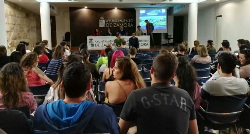 Primera reunión del Ayuntamiento con las Peñas de San Pedro