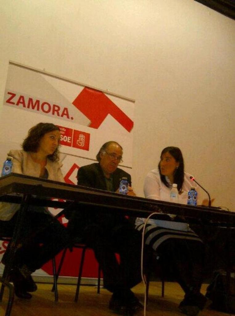 Ponentes en la jornada del PSOE en Fuentesaúco.
