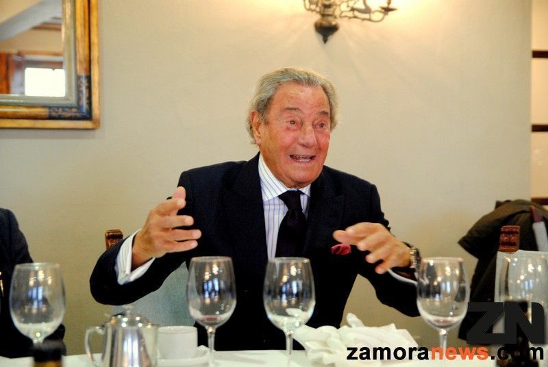 Arturo Fernández el "gentleman" español enamorado de su profesión sigue siendo un mito vivo de la escena