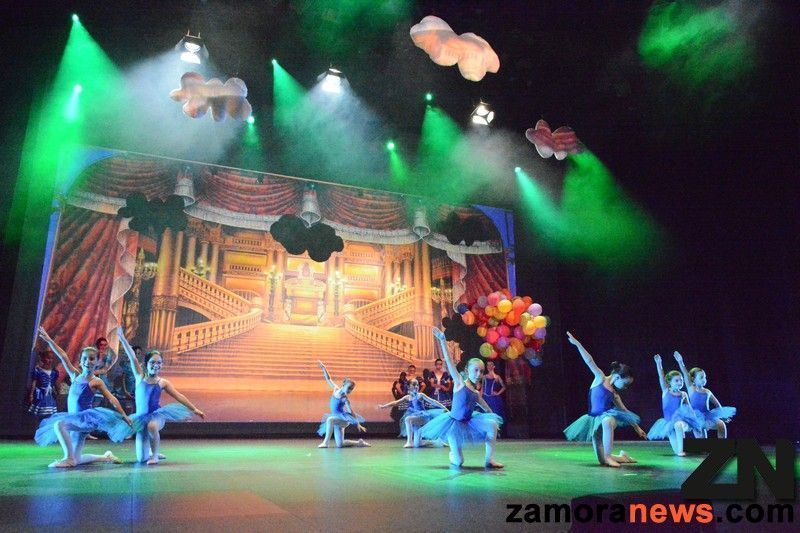 El "no al acoso" excusa perfecta para la Escuela de Danza Ballet School en el Ramos Carrión