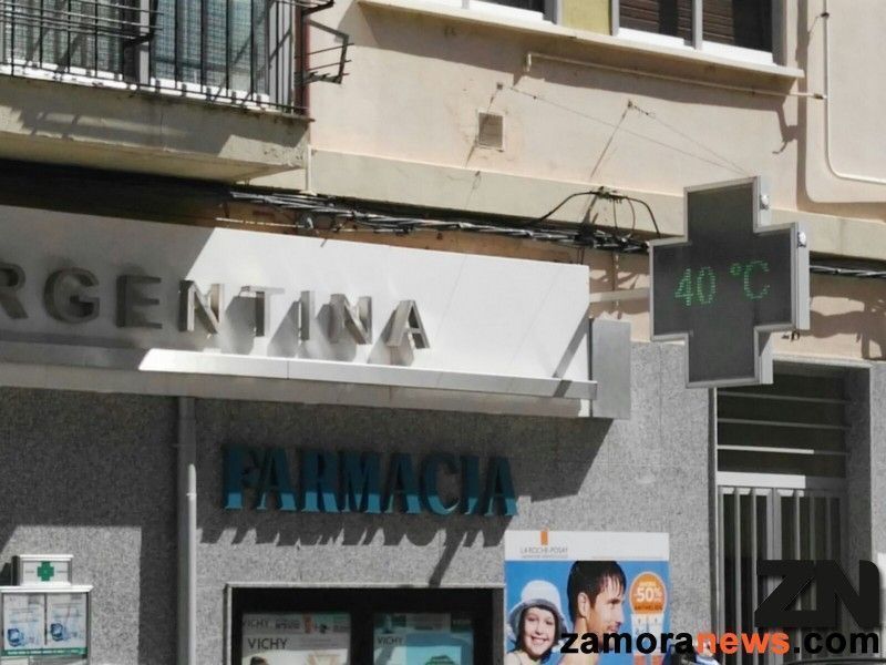 Los termómetros llegan a marcar los 40 grados en la capital