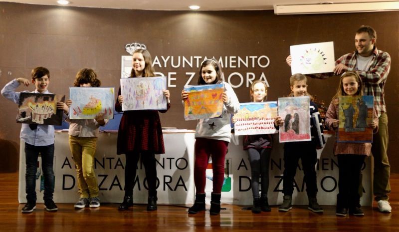 Luz Penitente presenta la exposición de los carteles premiados en el I Concurso de dibujo Infantil Semana Santa Zamora