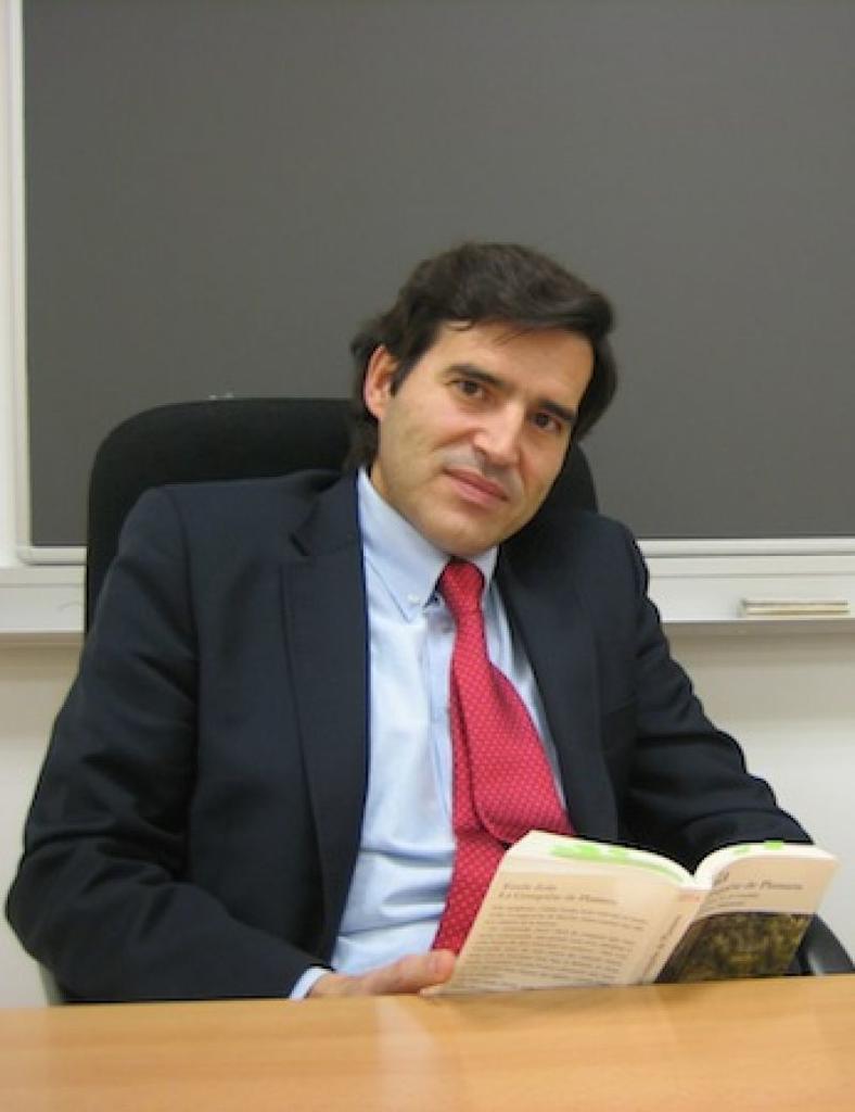 El zamorano José Manuel Losada hará entrega de su último libro al Príncipe Felipe