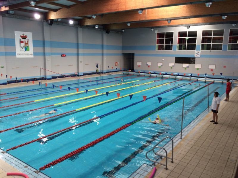 La Piscina de los Almendros cuenta con nuevo material y equipamiento, financiado en parte por las actividades de ocio y tiempo libre
