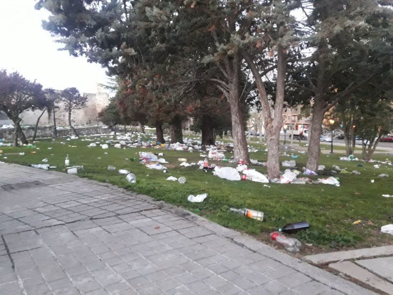 Se les aguó el botellón