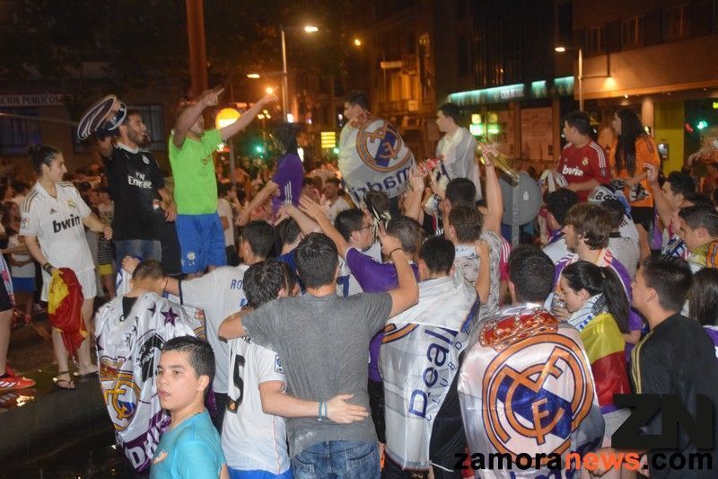Los aficionados zamoranos del Real Madrid celebran la duodécima Copa de Europa