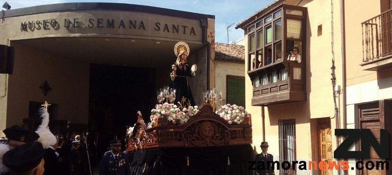 Zamora rinde honores a Cristo Muerto