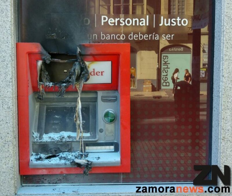 Sabotaje o gamberrada en un cajero a la entrada de Santa Clara