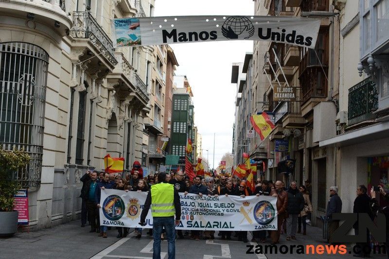 Zamora se une a la reivindicación histórica de Policías y Guardias Civiles, cerca de tres mil personas se manifiestan por las calles del centro de la ciudad