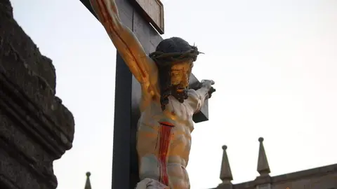 Zamora se sume en el Silencio ante el Smo. Cristo de las Injurias