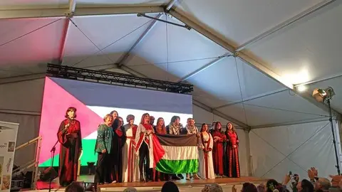 desfile trajes tradicionales de Palestina _25