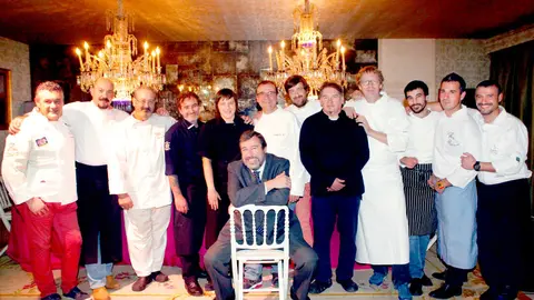 Chefs participantes en la Cena de los Doce junto a Pepe Villarrubia