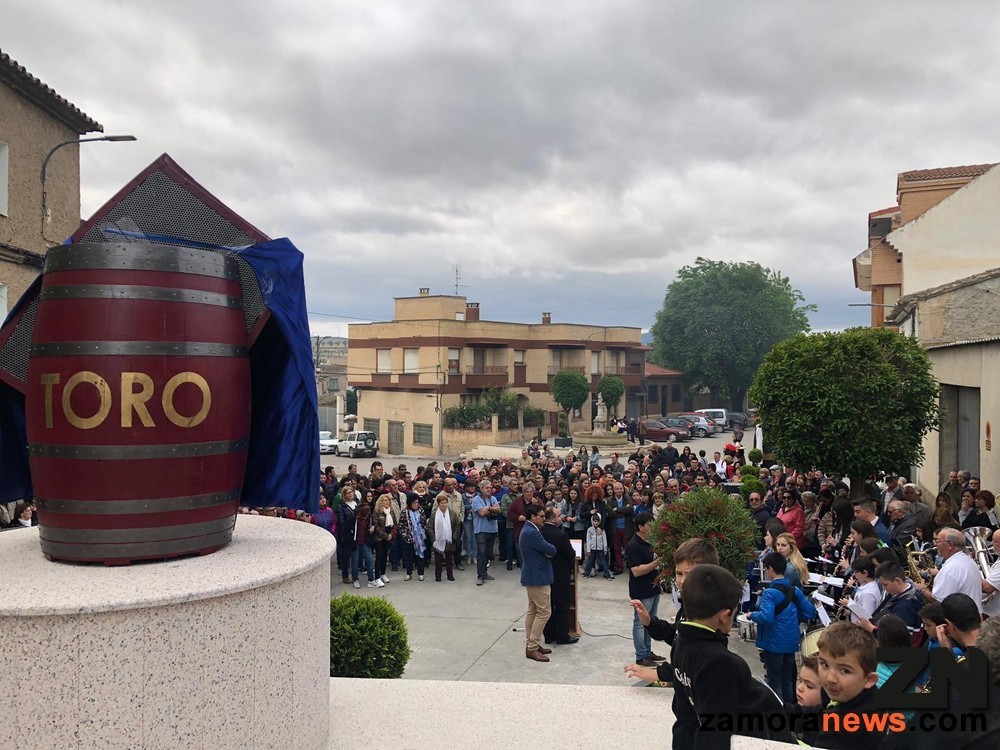 toro_hermanmiento_con_magallon7.jpg