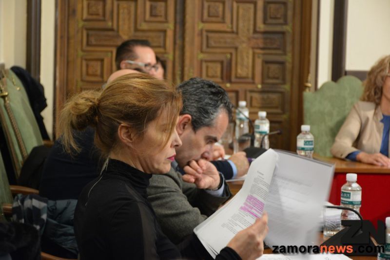 El PP propone a IU y PSOE negociar unos Presupuestos ante su "incapacidad para sacarlos adelante"