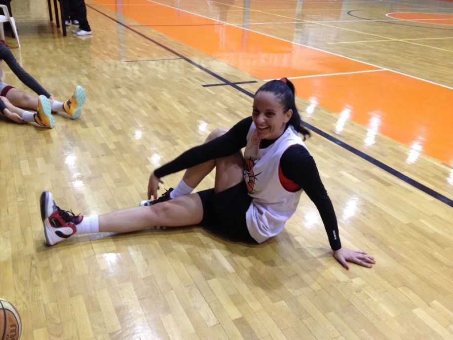 Aleksandra Vujovic en su primer entrenamiento en el Ángel Nieto.