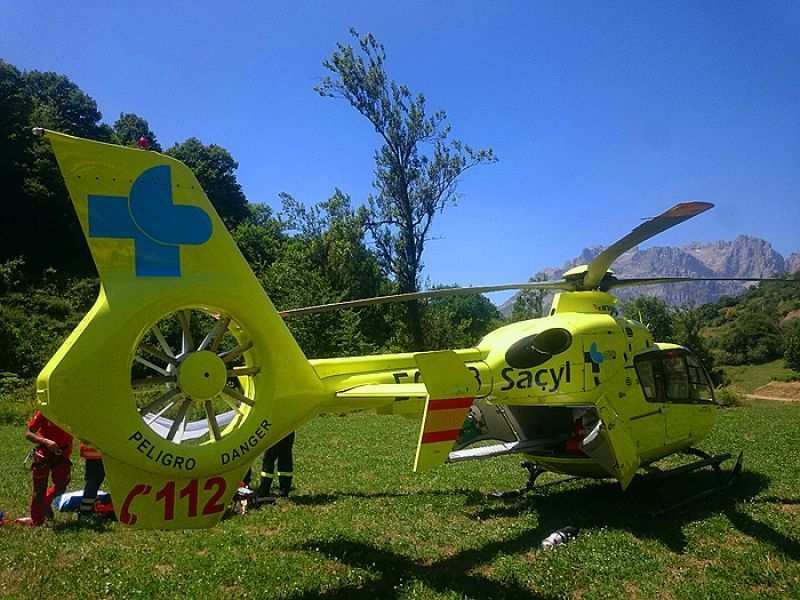 Mueren dos ancianos al precipitarse al río Esla tras salirse de la CL- 621
