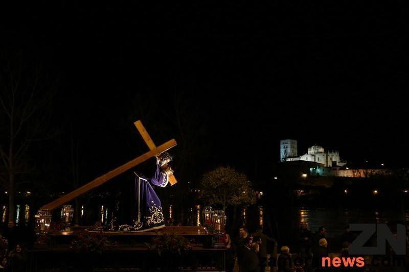 El Nazareno acude puntual a su cita con la Pasión