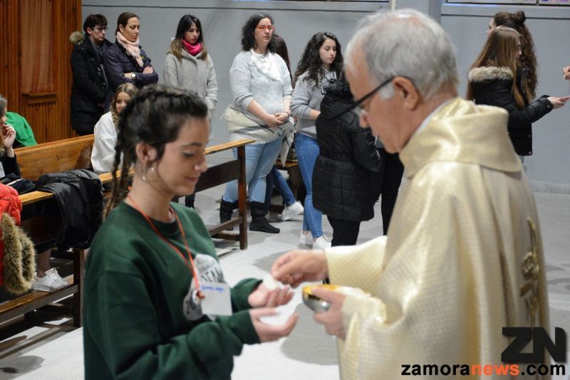 El Obispo de Zamora oficia la misa del encuentro nacional de JADEM en Cristo Rey