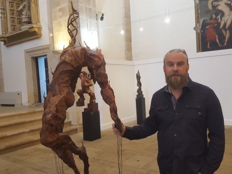 La muestra del escultor zamorano Daniel Lorenzo Goñi " Al filo de la Emoción "estará abierta al público hasta el próximo 20 de julio en la Encarnación