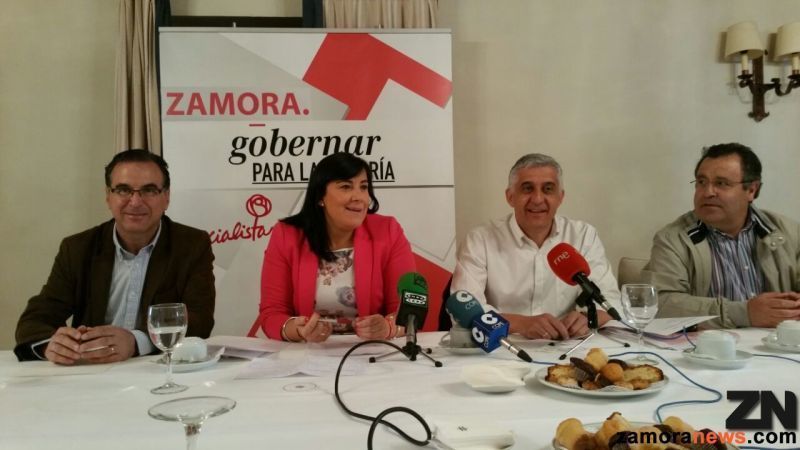 Los candidatos del PSOE han hecho un llamamiento esta mañana al voto útil y se han postulado como la "alternativa real de cambio"