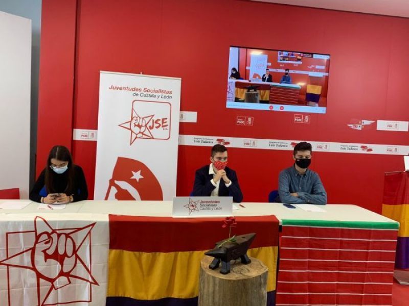 Juventudes Socialistas de Toro reaparece con una marcha una recogida de desechos